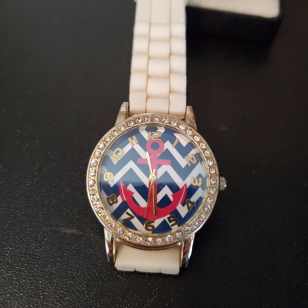 White Rubber Strap Charming Charlie Wristwatch